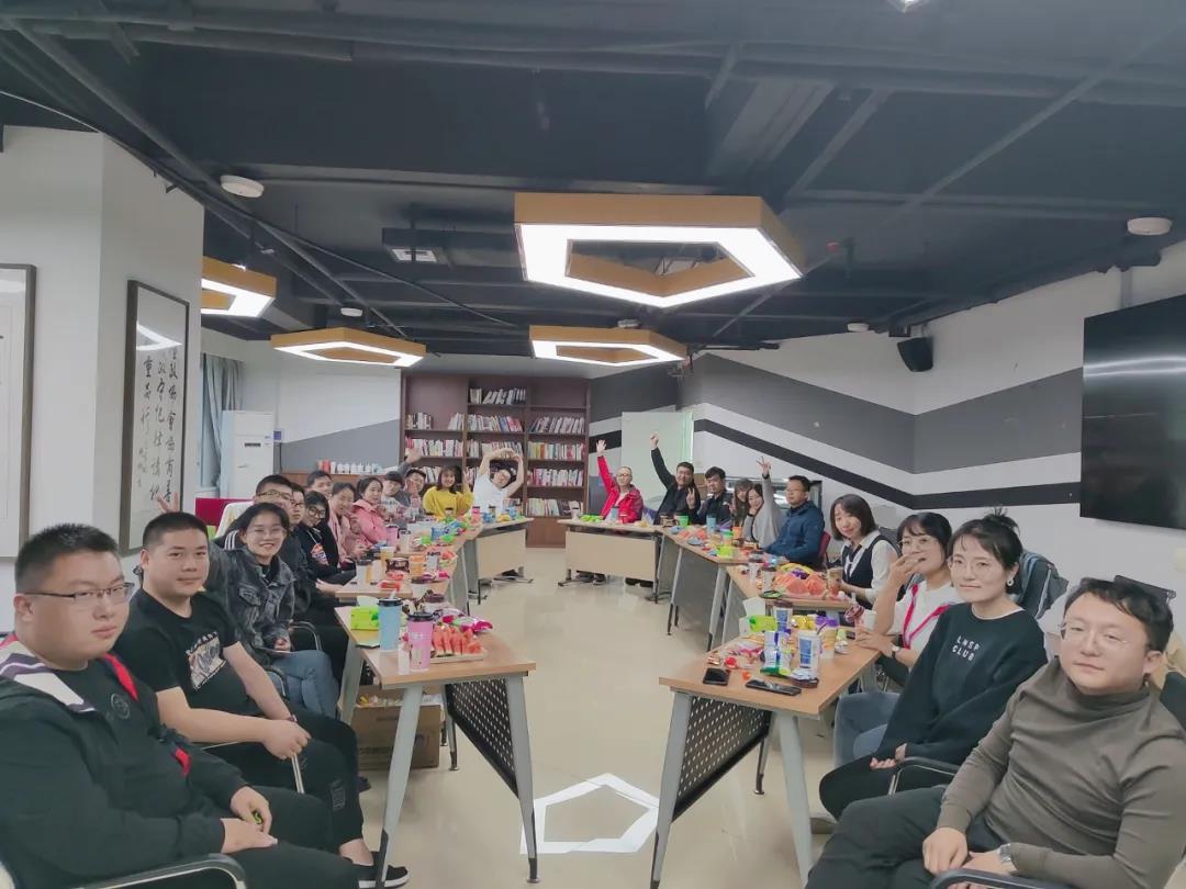 九五至尊科技团支部“心向祖国，，，，共贺双节”庆祝国庆中秋佳节主题活动_九五至尊