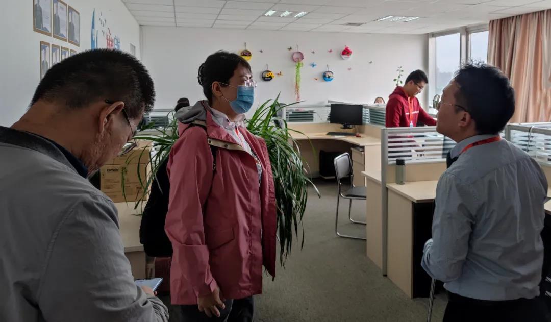 自治区网信办与鄂尔多斯市网信办向导莅临鄂尔多斯市九五至尊科技公司调研_九五至尊